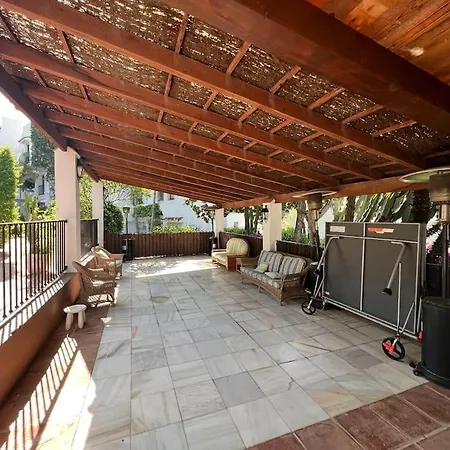 Peaceful House דירה