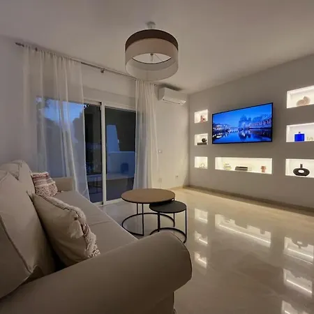 Peaceful House דירה