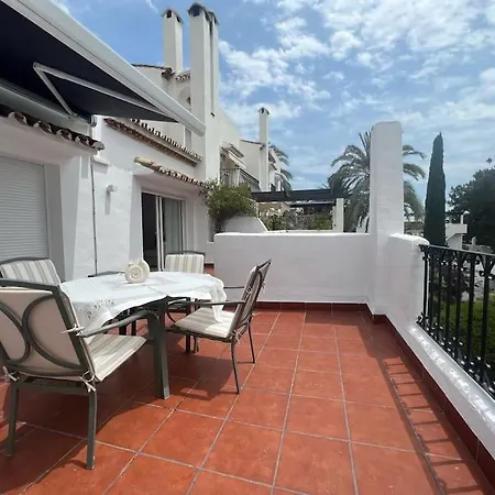 Peaceful House דירה